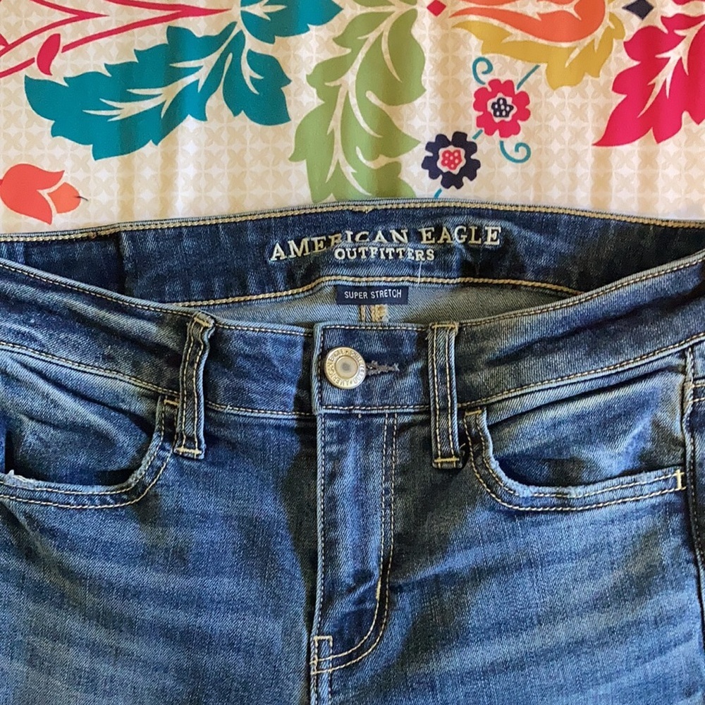 American Eagle Outfitters (AEO) Super Stretch Jegging Size 2 Regular Medium Wash - Picture 3 of 7